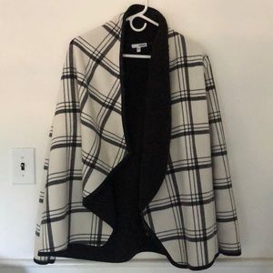 Black and White Cape (L)